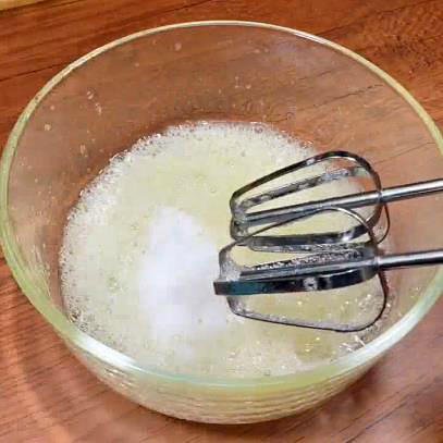 Fluffy Chiffon Cake Birthday Cupcakes Light & Crack-Free (1)