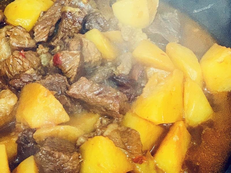 Slow Cooker Beef Stew for Ultimate Comfort (3)