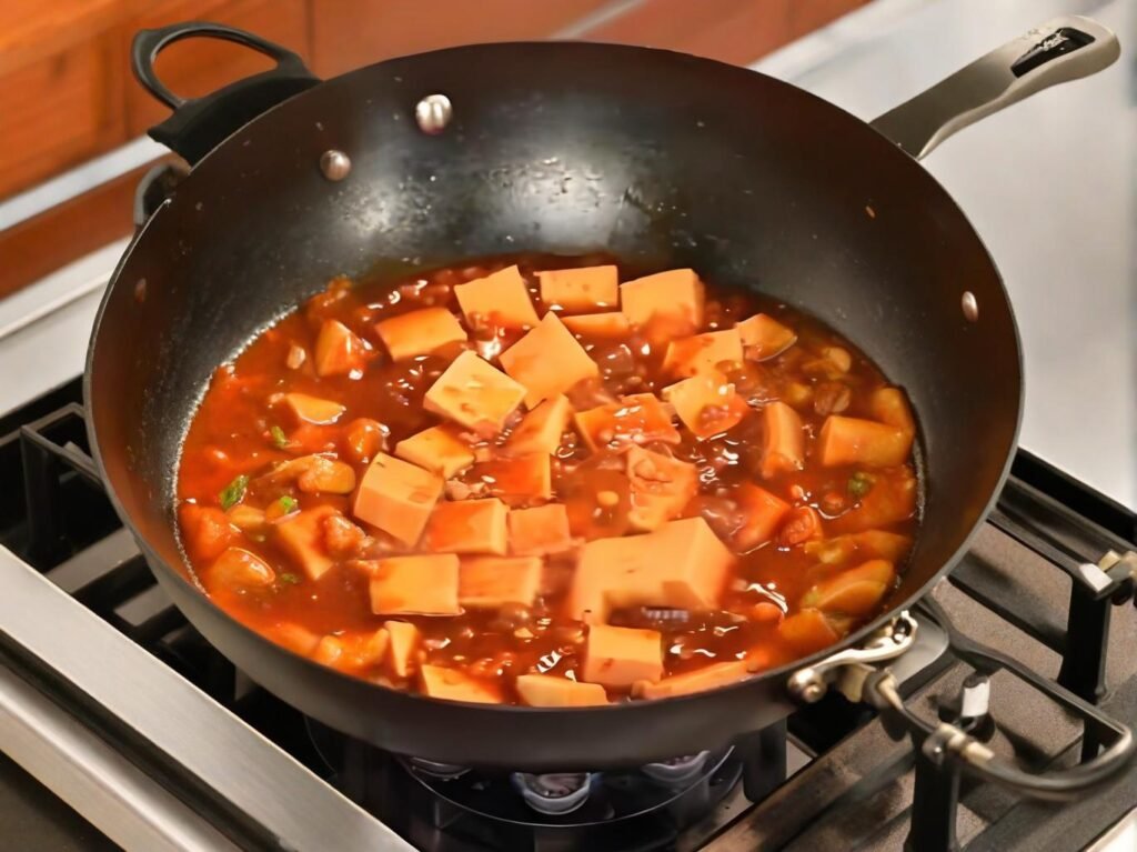 Pour in Shaoxing wine to enhance the flavor.
Add light soy sauce, dark soy sauce, and oyster sauce. Stir well